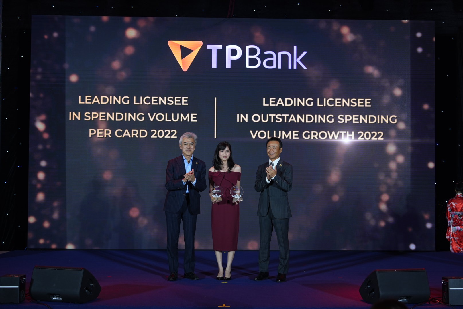 tpbank-nhan-giai-jcb-9867.jpg