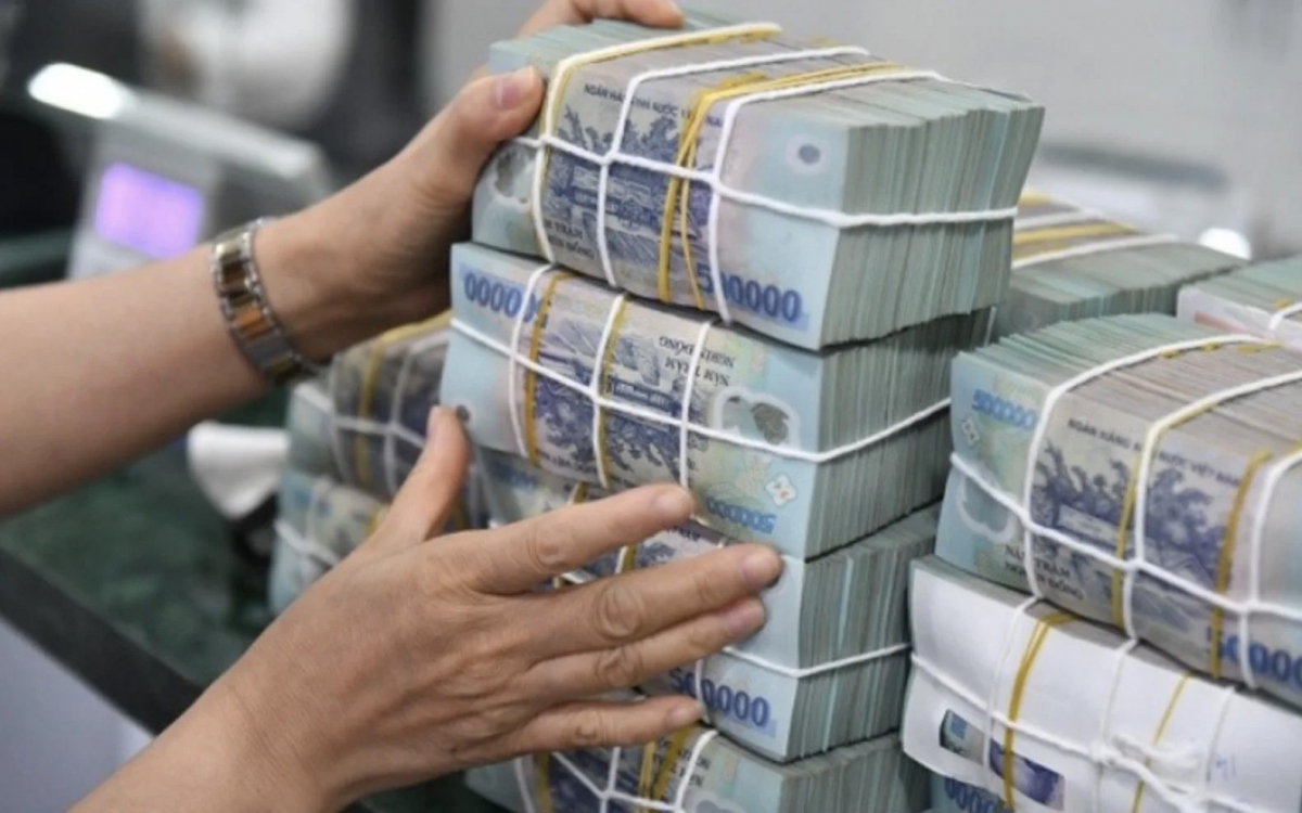 Ngân hàng tiếp tục giảm mạnh lãi suất cho vay.