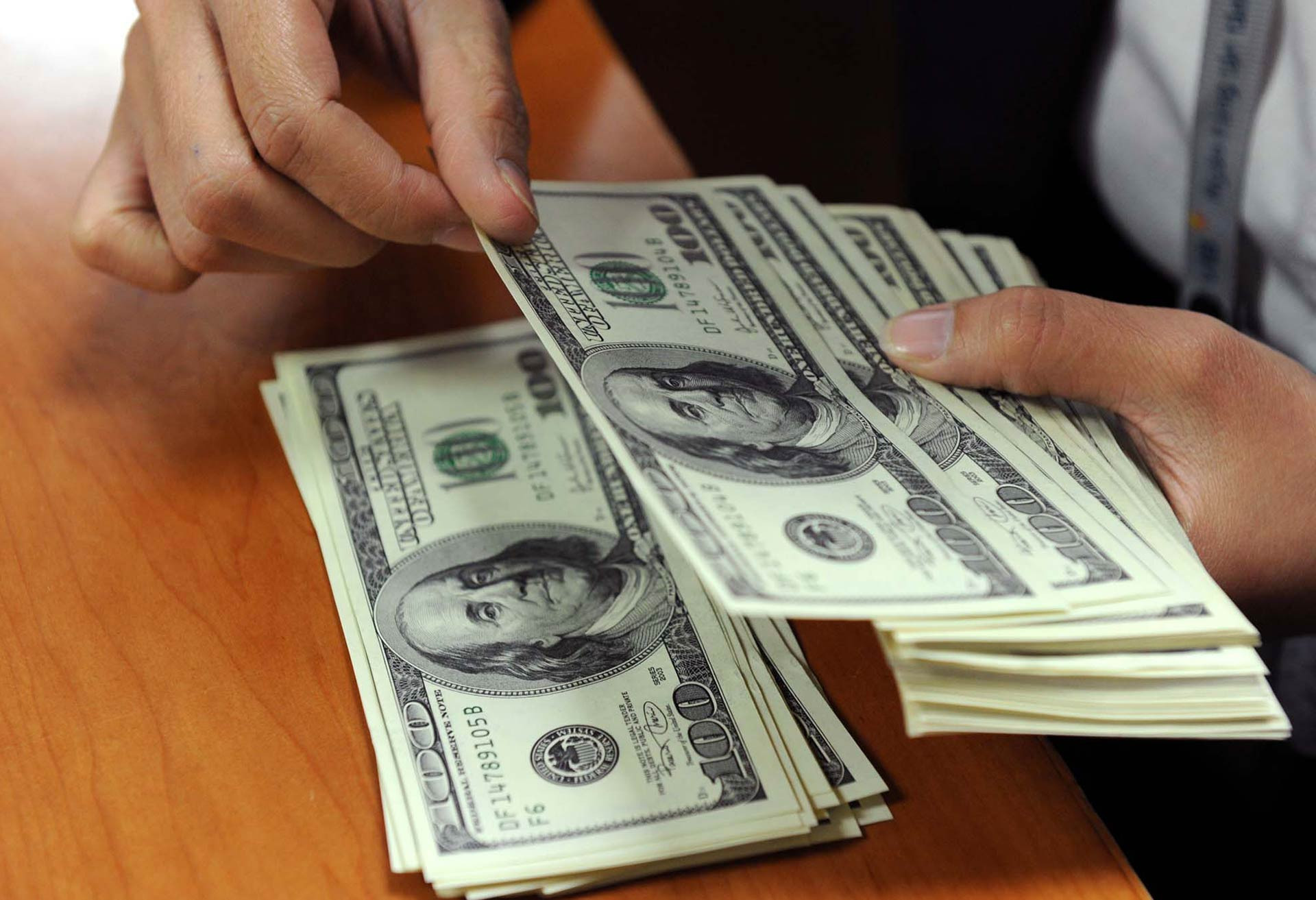 Tỷ giá tăng mạnh trên thị trường tự do.