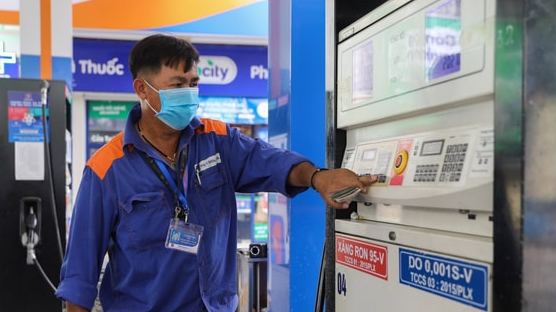 Giá xăng giảm mạnh, xuống ngưỡng thấp nhất trong 3 năm