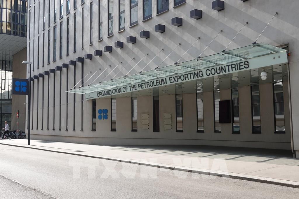 210452-opec-keo-dai-cat-giam-san-luong-dau-den-cuoi-nam.jpg