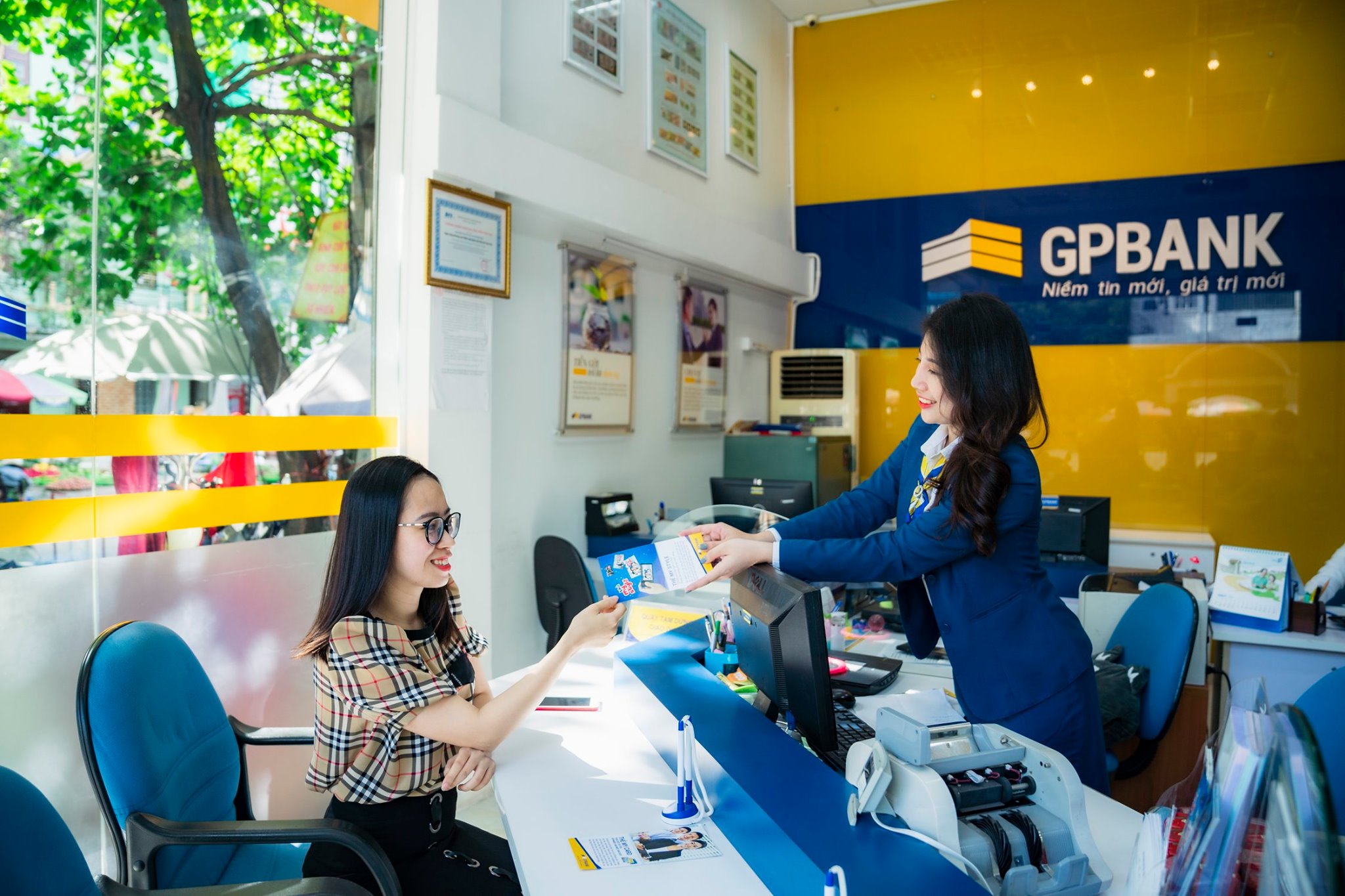 Chính phủ yêu cầu trình phương án chuyển giao GPBank, DongABank trước ngày 20/12