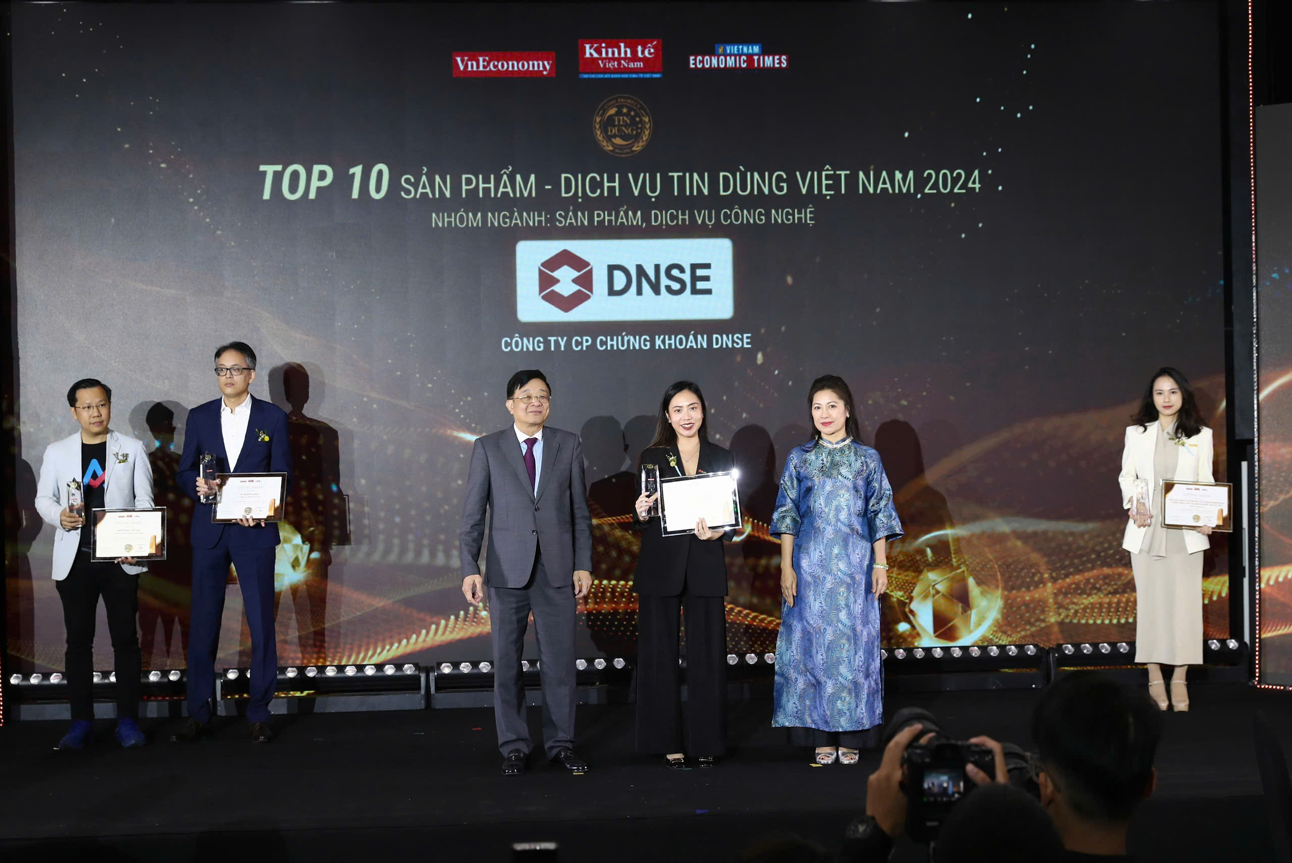 Chứng khoán DNSE được vinh danh Top 10 sản phẩm - dịch vụ công nghệ