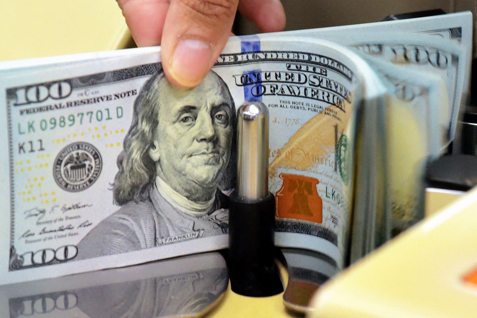 Giá USD ngân hàng quay đầu giảm