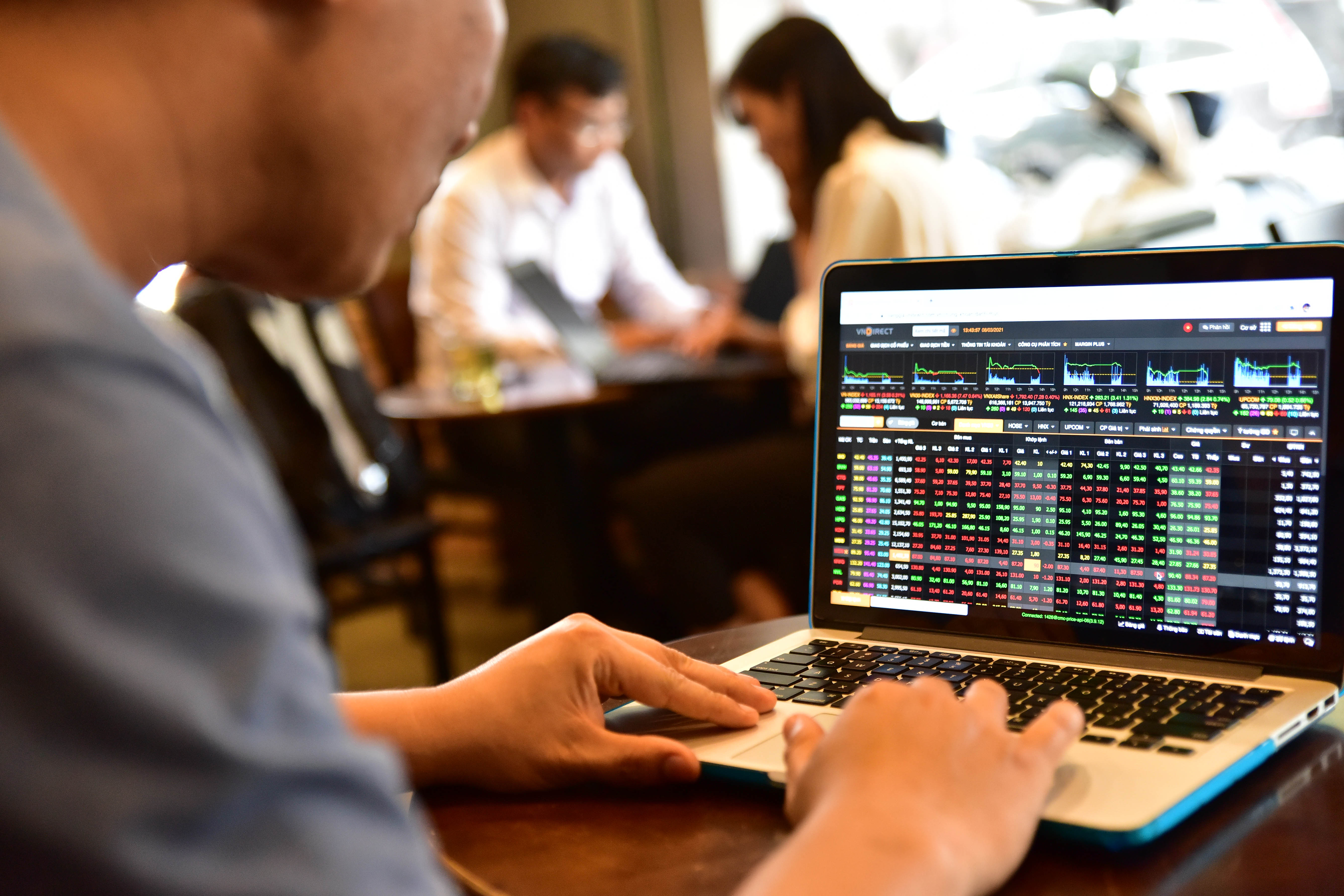 Chính phủ yêu cầu hoàn thành làm sạch dữ liệu nhà đầu tư chứng khoán ngay trong tháng 3