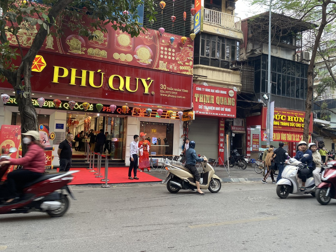 Phố vàng đìu hiu ngày Vía Thần tài.