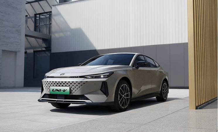 "Ông trùm" xe tải tại Việt Nam sắp ra mắt siêu phẩm sedan đối đầu Honda Civic: ăn xăng 1,6 lít/100 km, giá bán chỉ từ 373 triệu đồng