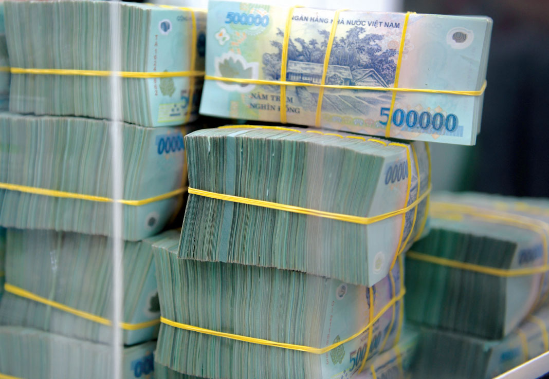 Lãi suất liên ngân hàng quay đầu giảm mạnh trong tuần cuối tháng 2.