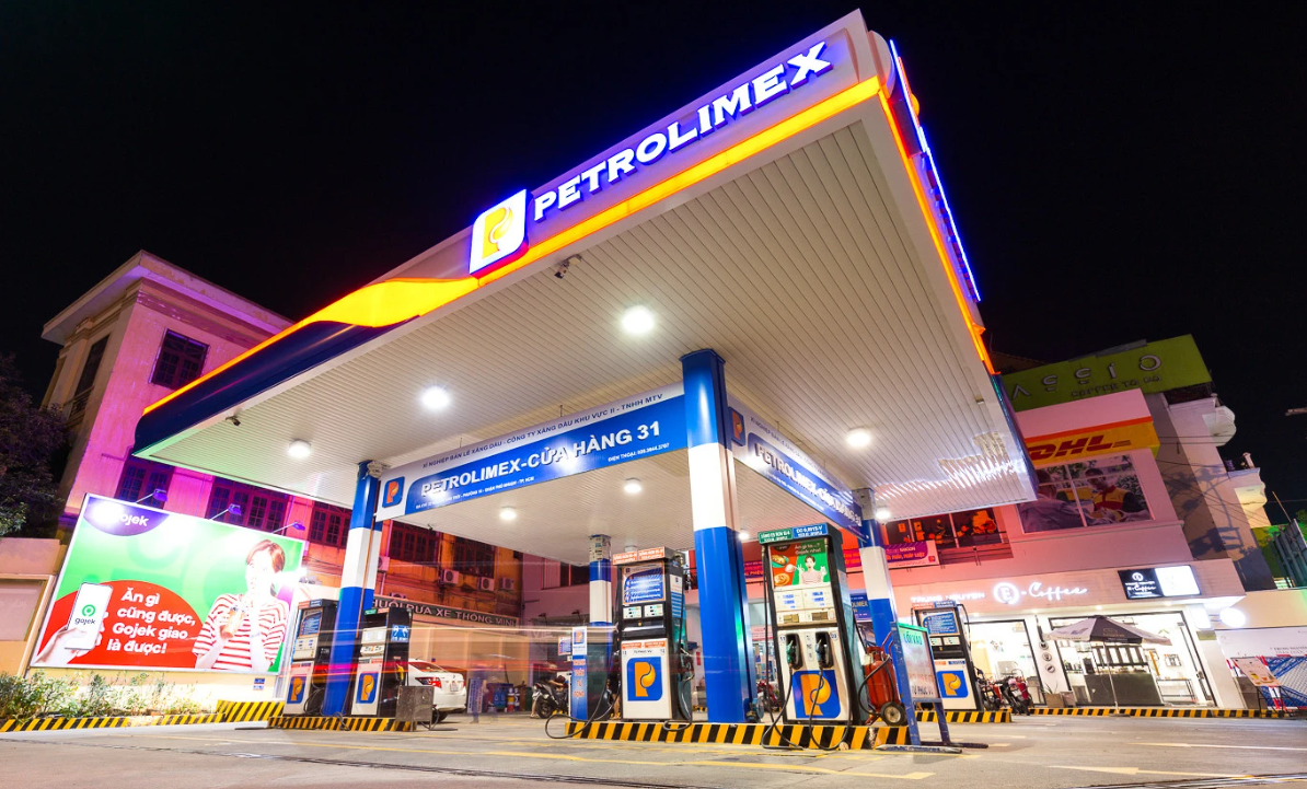 Thêm dư địa giành thị phần, vì sao Petrolimex, PVOIL đặt kế hoạch lợi nhuận 2024 "đi lùi"?