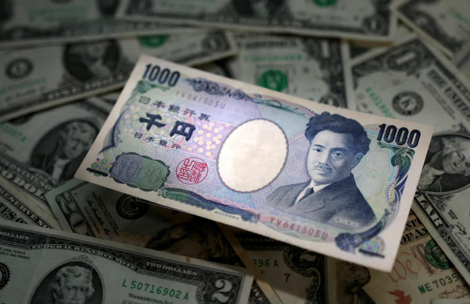 Mất mốc 155 yên đổi 1 USD, đồng tiền Nhật Bản chạm mức thấp nhất trong 34 năm