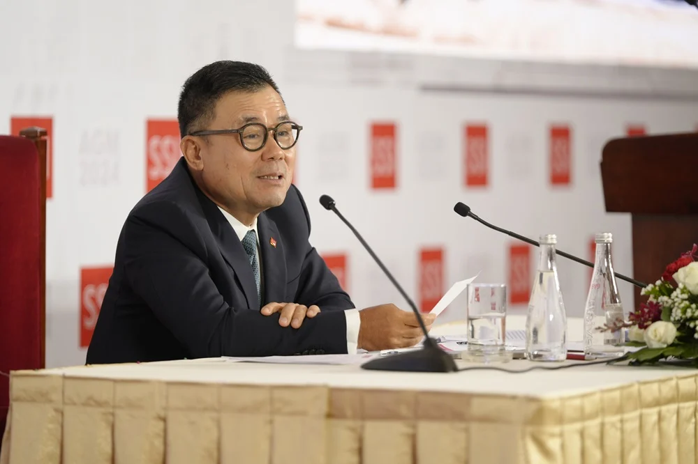 Ông Nguyễn Duy Hưng trả lời cổ đông tại ĐHĐCĐ thường niên 2024.