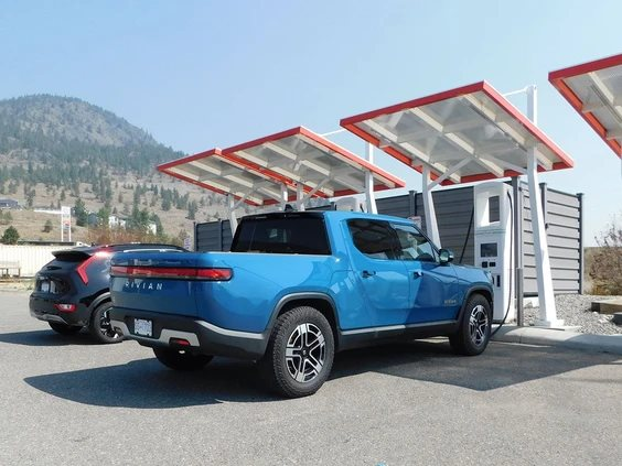 no0409rivian-11zon-8773.png
