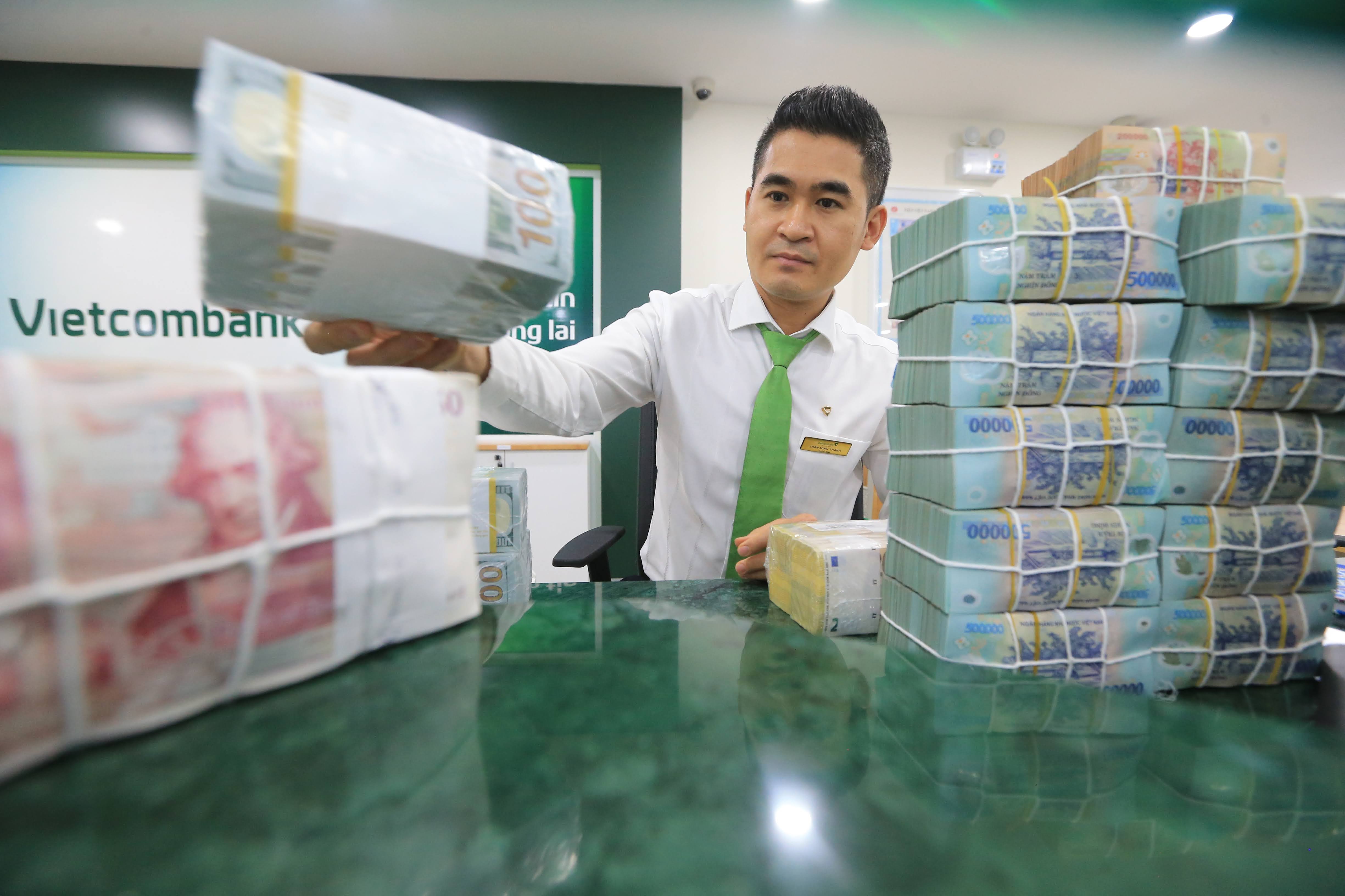 Lợi nhuận ngân hàng có thể tăng 15% từ nền thấp năm 2023.