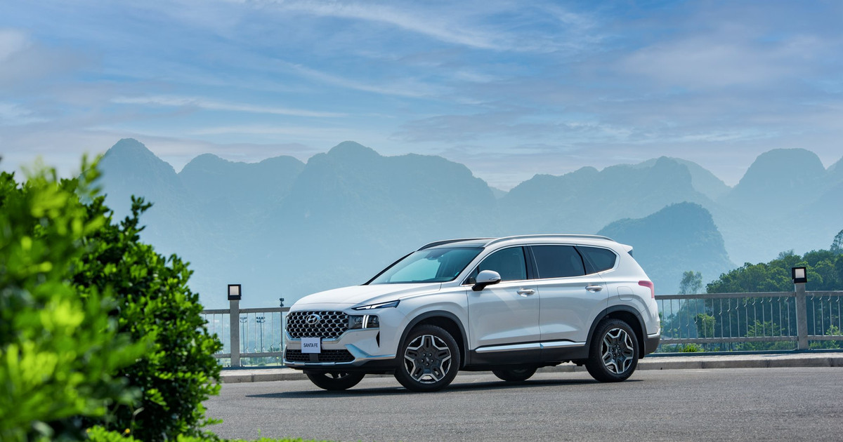 Hyundai Santa Fe tăng trưởng 105% so với tháng trước đó.