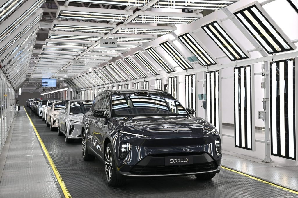 Châm ngòi cuộc chiến giảm giá, các hãng xe điện Trung Quốc bị Tesla bỏ xa về khoản "được lòng" các nhà cung ứng vì điều này