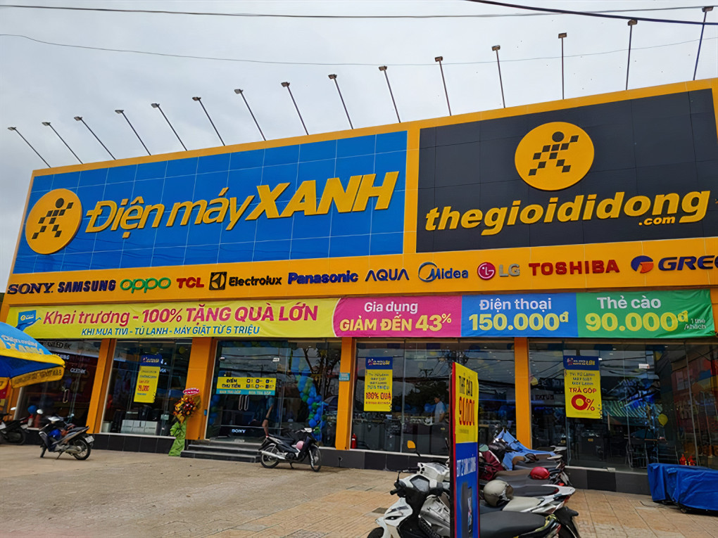 Doanh thu của Thế Giới Di Động và Điện Máy Xanh vọt tăng trong tháng đầu Hè