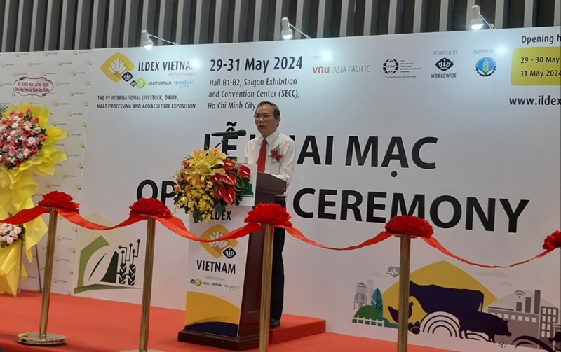 Thứ trưởng Bộ NN&PTNT Phùng Đức Tiến phát biểu tại lễ khai mạc