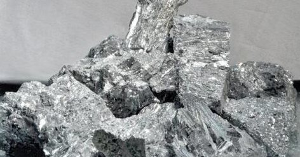 Giá một kim loại chiến lược sản xuất pin mặt trời tăng phi mã do nhu cầu đột biến, nguồn cung thắt chặt