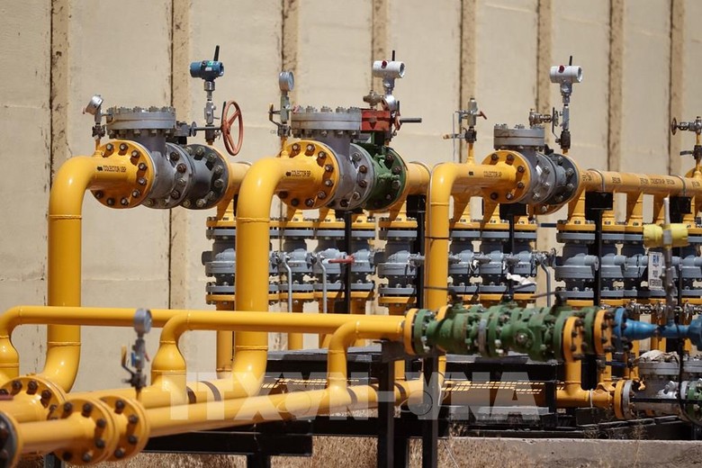 Đường ống dẫn khí đốt từ mỏ Vaca Muerta tại Allen, tỉnh Rio Negro, Argentina. Ảnh: AFP/TTXVN