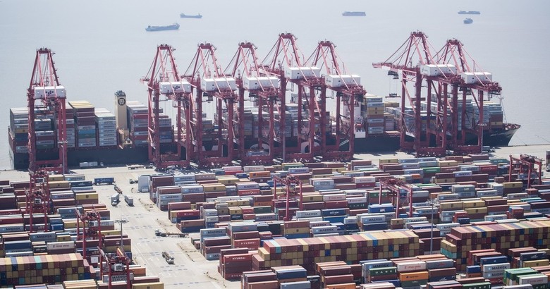 Cảng hàng hóa ở Thượng Hải, Trung Quốc. (Ảnh: AFP/TTXVN)