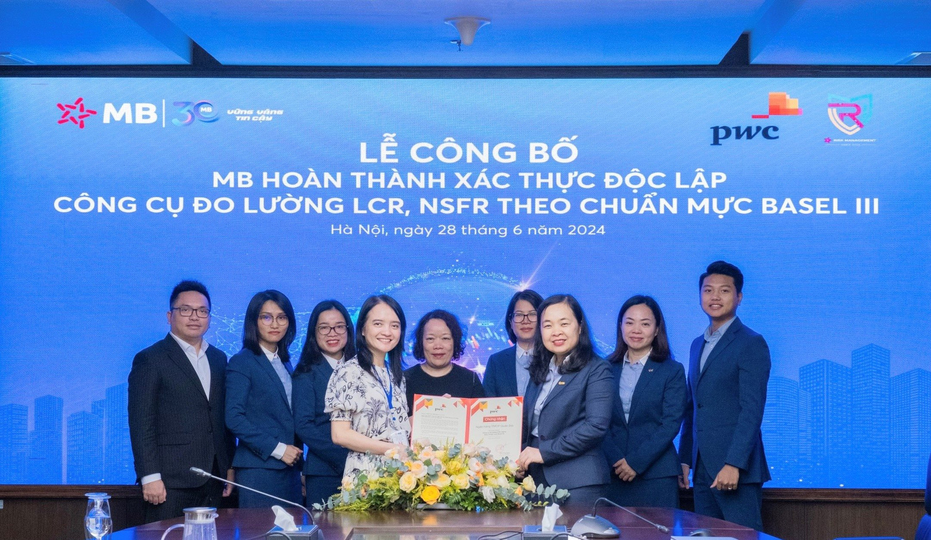 anh-nhan-chung-nhan.jpg