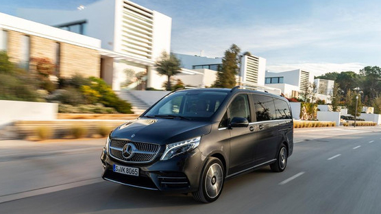 Mercedes giảm giá loạt xe sang, cao nhất gần 500 triệu đồng