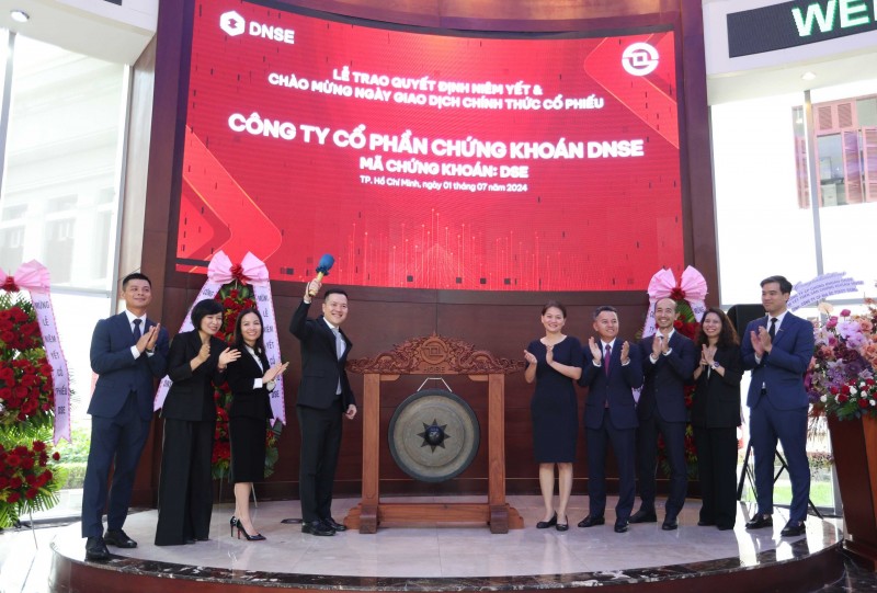Chứng khoán công nghệ DNSE niêm yết trên sàn HoSE