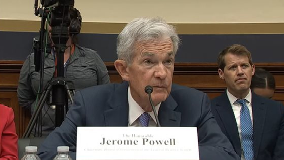 Chủ tịch Powell bất ngờ tuyên bố FED sẽ hạ lãi suất mà không cần lạm phát về mốc mục tiêu 2%