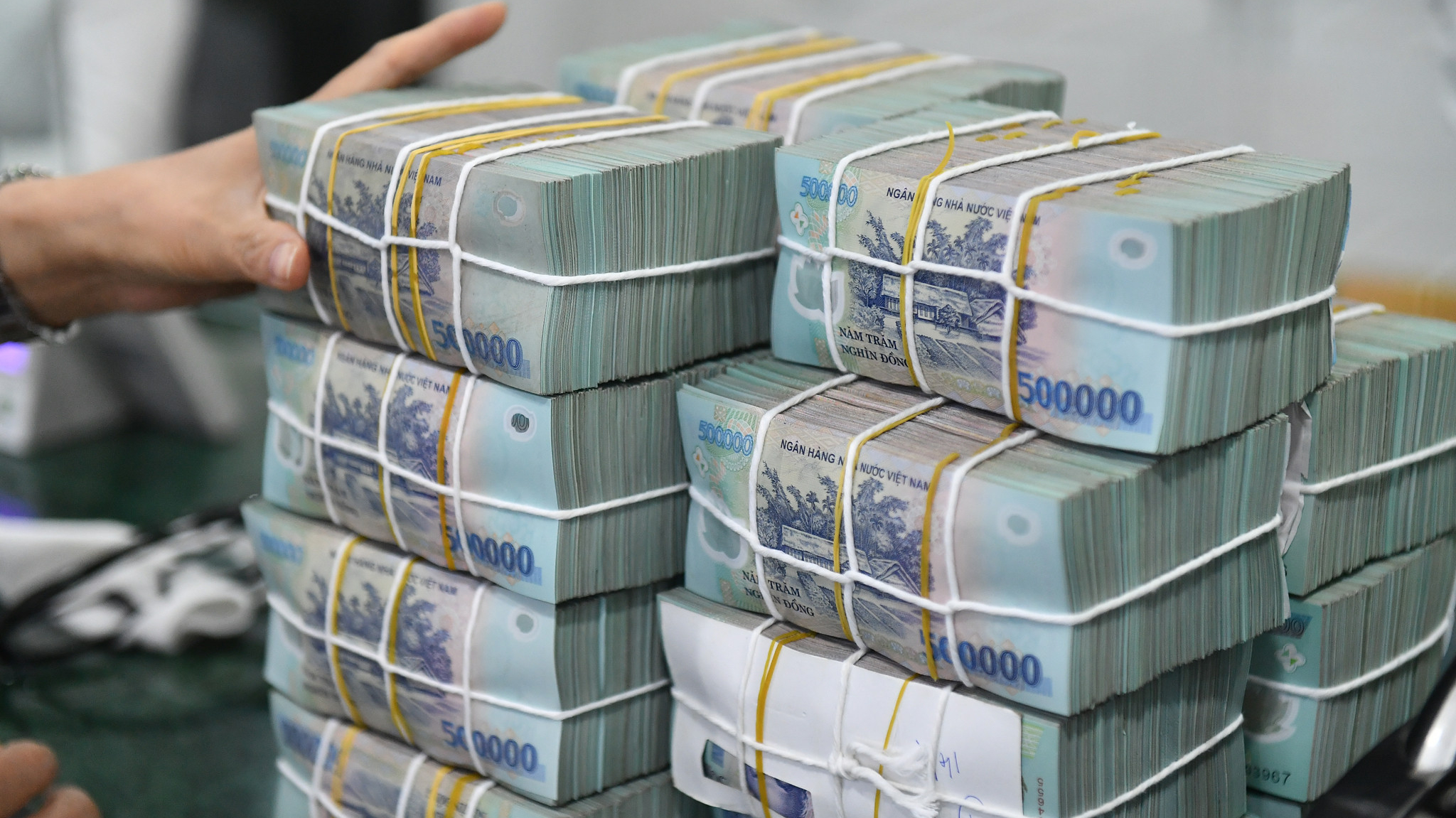 Ngân hàng dồn dập phát hành trái phiếu kê vốn