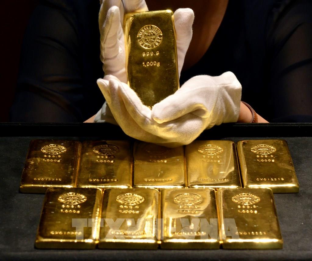 125639-gia-vang-lan-dau-tien-vuot-nguong-2-300-usd-ounce.jpg
