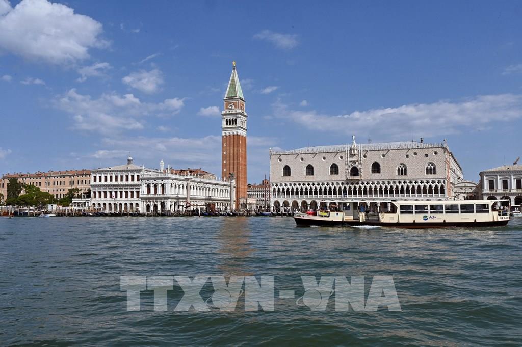 163749-italy-cam-tau-du-lich-lon-vao-trung-tam-venice-de-bao-ve-di-san.jpg