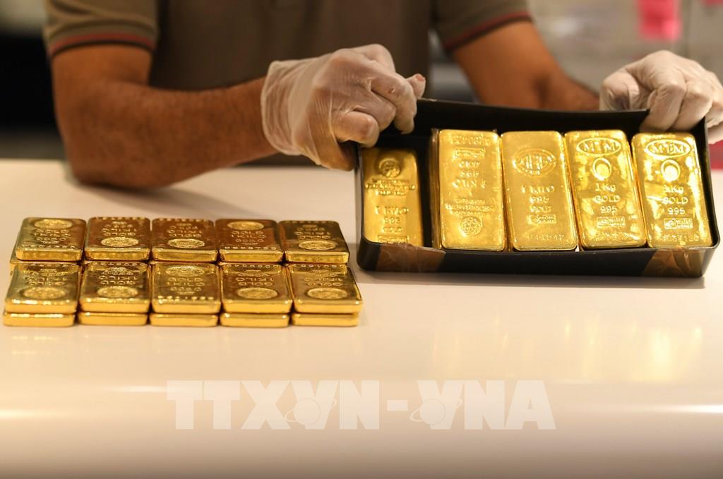 151443-gia-vang-vuot-muc-2-000-usd-ounce-tai-thi-truong-chau-a.jpg