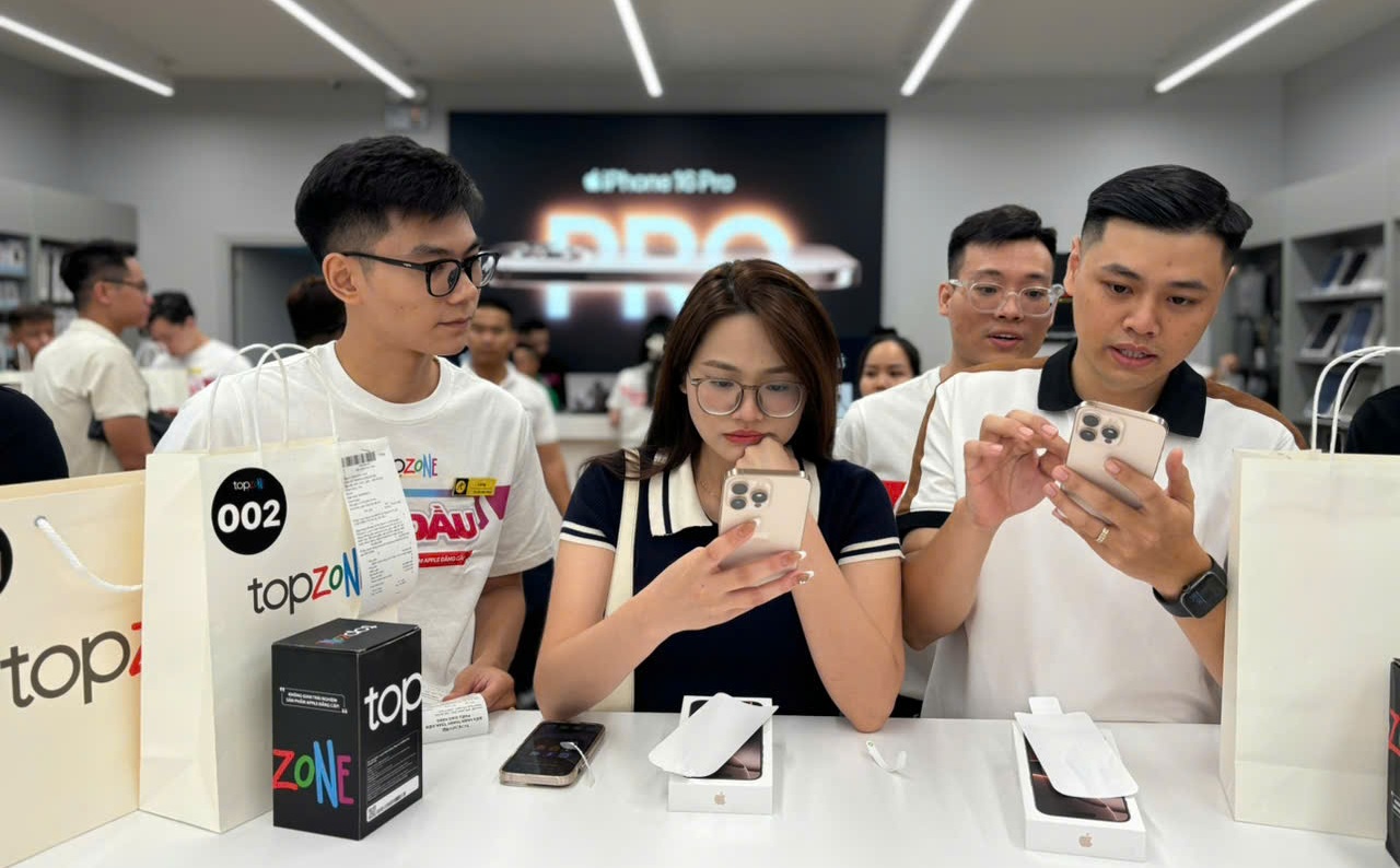 Tín đồ Táo khuyết thức đêm chờ 