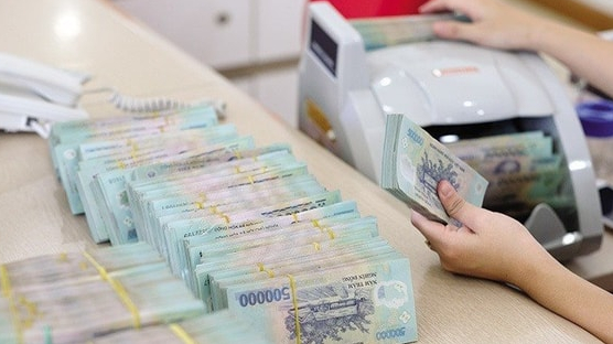 Nhiều ngân hàng bị kiểm soát đặc biệt tăng lãi suất tiết kiệm lên cao hàng đầu hệ thống