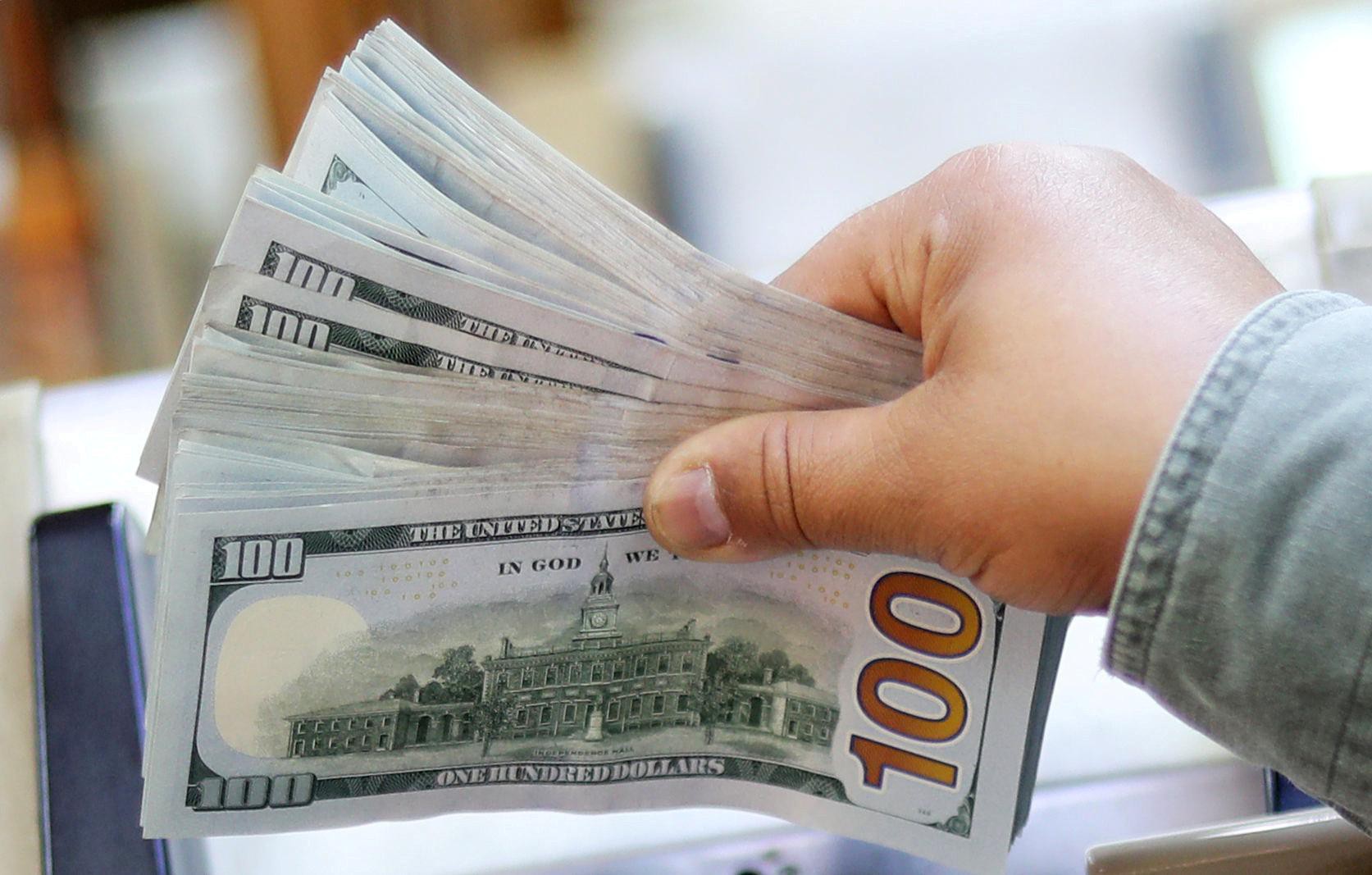 Tỷ giá biến động trái chiều, giá vàng SJC vẫn đứng im sau kỳ nghỉ lễ
