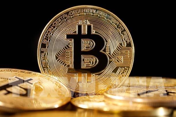 150654-bitcoin-truot-doc-xuong-muc-thap-nhat-trong-4-thang.jpg