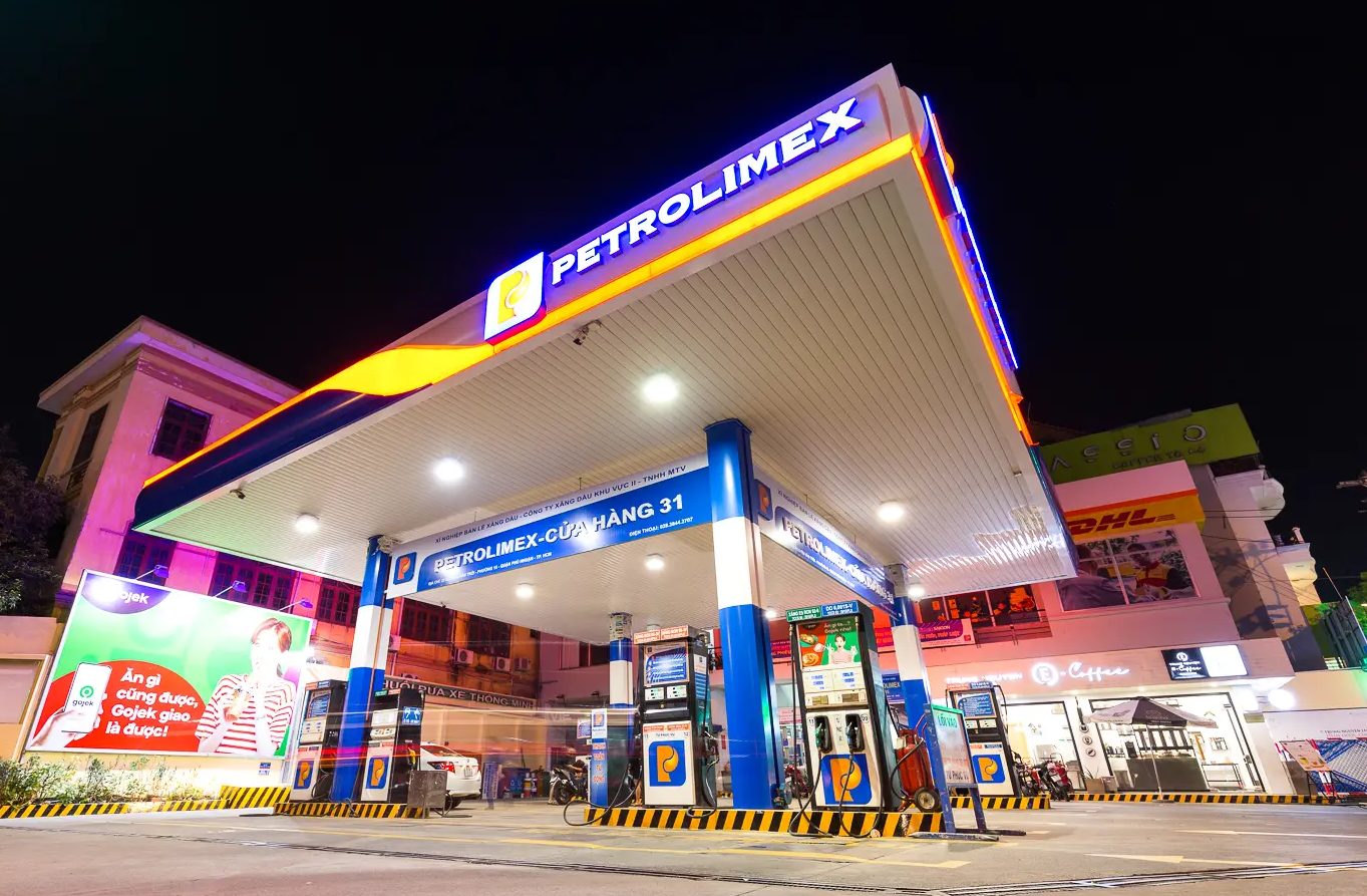 Lợi nhuận hai “ông lớn” bán lẻ xăng dầu Petrolimex và PV OIL cùng “đi lùi”