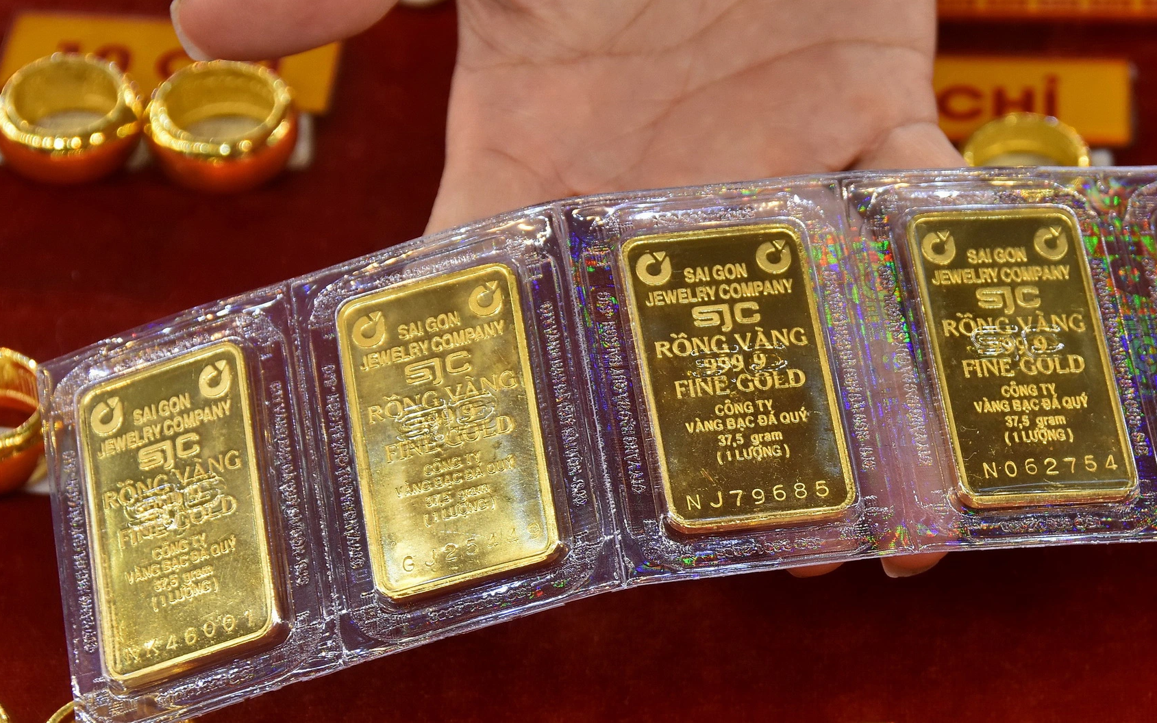 Giá vàng SJC trụ vững trên mốc 86 triệu đồng, tỷ giá quay đầu đi xuống