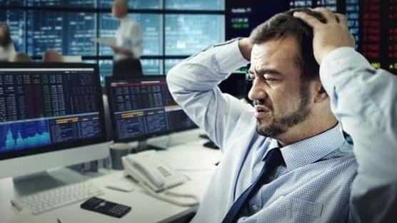 Phiên 2/10: Khối ngoại thẳng tay bán tiếp 2.400 tỷ đồng, cổ phiếu nào bị 