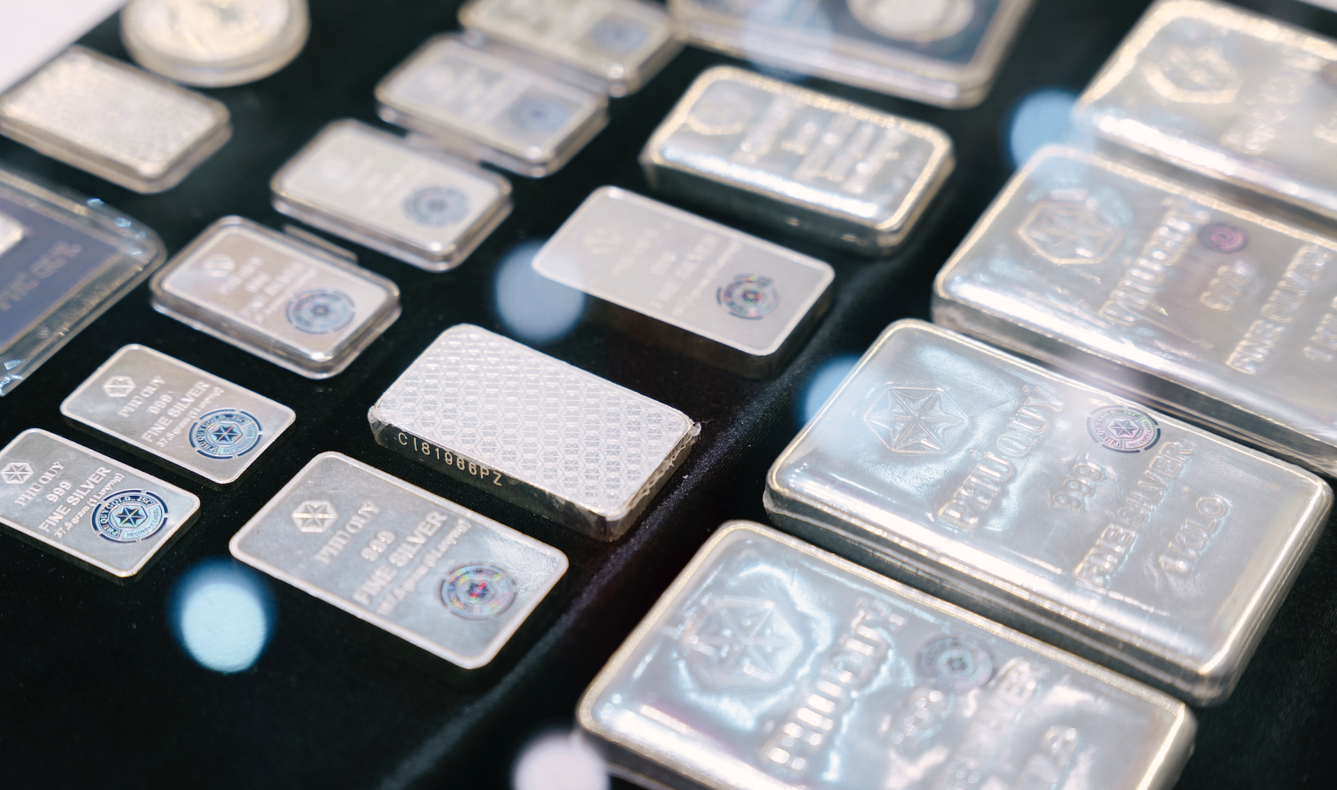 Chuyên gia cảnh báo: giá bạc đang tiềm ẩn nguy cơ điều chỉnh sâu, nhà đầu tư cần tỉnh táo