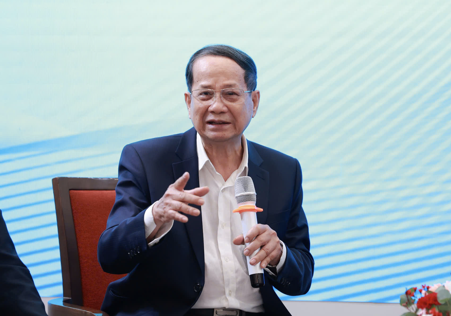 Chuyên gia Ngô Trí Long: “Đầu tư bạc trong khả năng, tuyệt đối không vay mượn