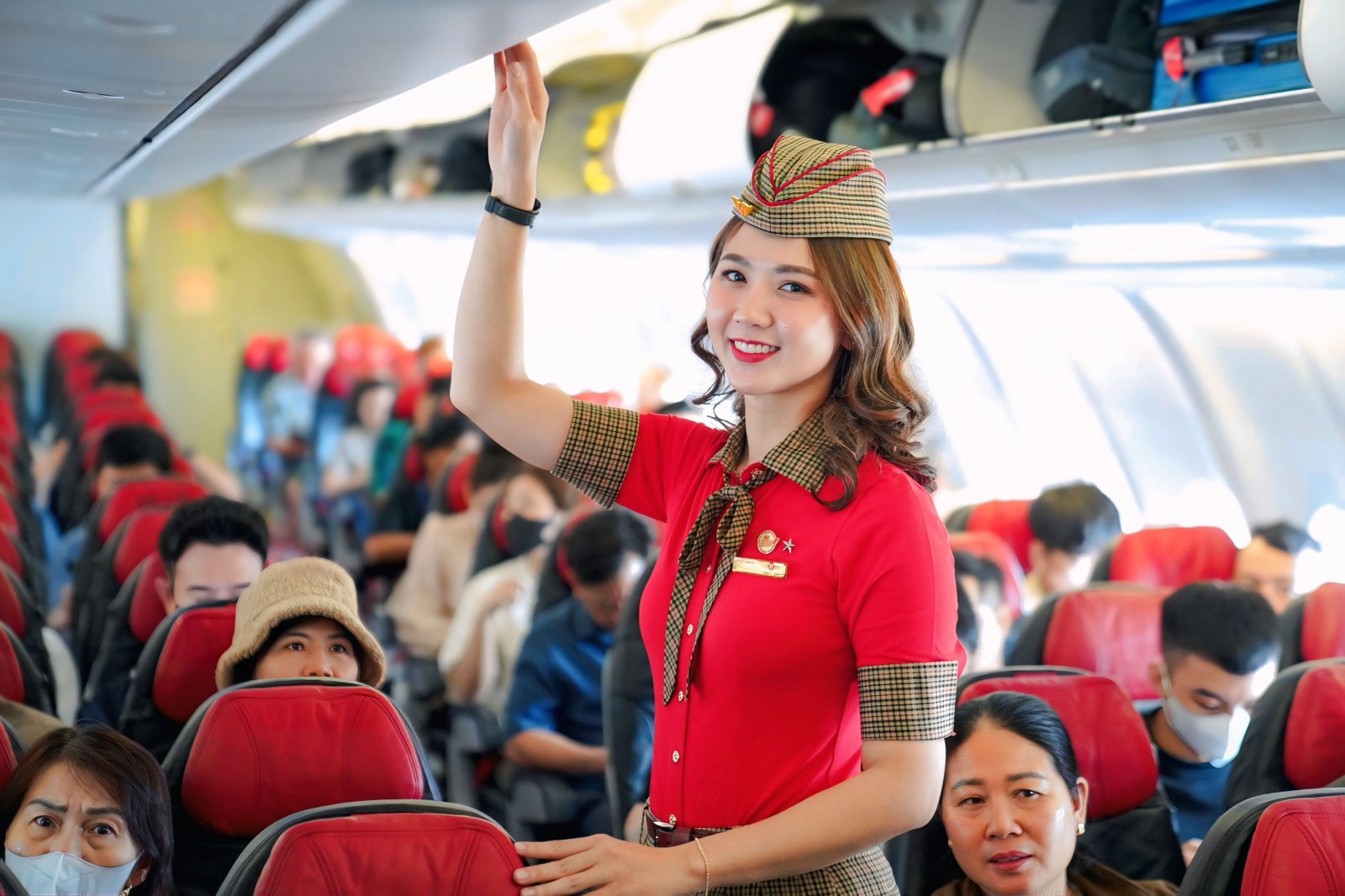 Vietjet đồng hành cùng các Anh Tài gây quỹ ủng hộ đồng bào thiệt hại do bão lũ