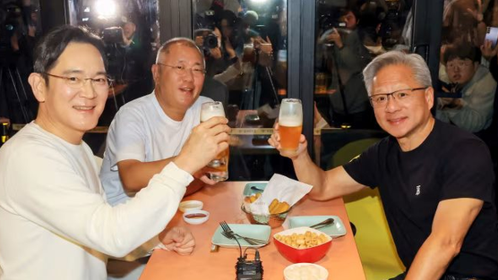 Dấu hiệu bong bóng AI sắp nổ tung: Chỉ cần CEO Nvidia đi ăn gà rán, cổ phiếu quán bán gà ngay lập tức bốc đầu tăng 20%