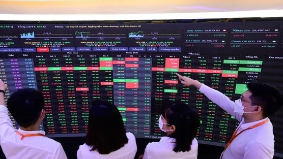 VNDirect dự báo VN-Index tiếp tục điều chỉnh trước khi hướng lên mốc 1.720 điểm vào đầu 2026