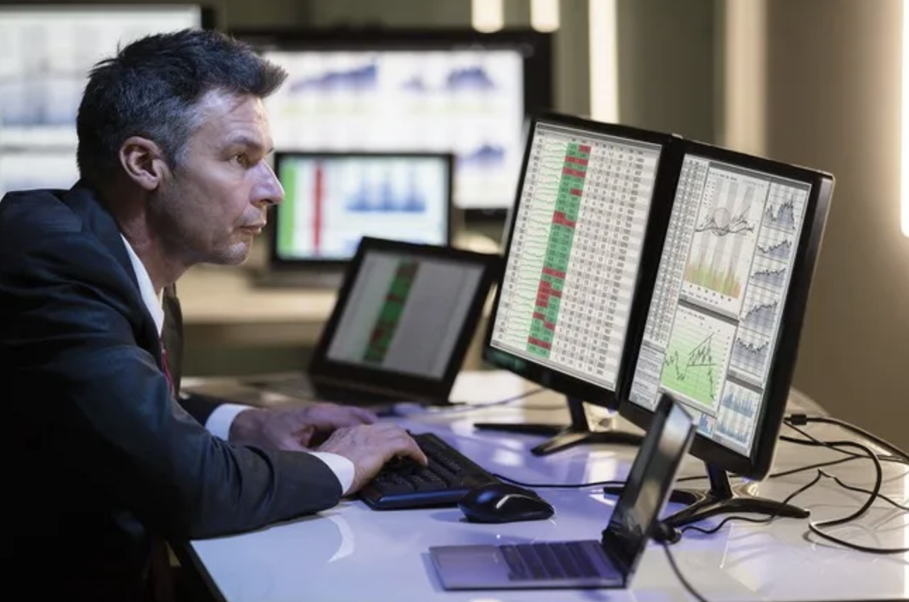 Khối ngoại bán ròng kỷ lục hơn 131.000 tỷ đồng, áp lực khi nào kết thúc?