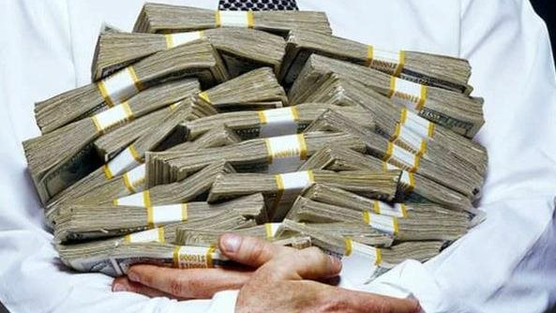 Một doanh nghiệp dốc hầu bao trả cổ tức tiền mặt 