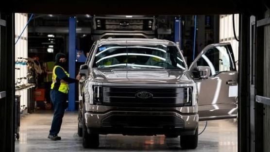 Tesla, Ford đau đầu vì tồn nhiều xe điện hạng sang