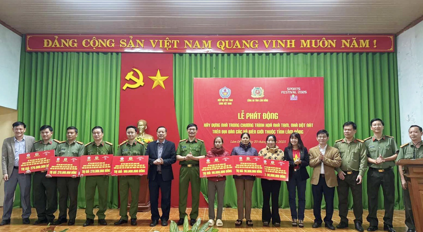 NovaGroup và Hiệp hội Thể thao Công an Nhân dân trao tặng kinh phí xây dựng nhà ở cho người dân có hoàn cảnh khó khăn