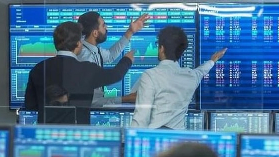 Phiên 25/11: Khối ngoại giảm bán ròng, ngược chiều tung hàng trăm tỷ gom một cổ phiếu ngân hàng