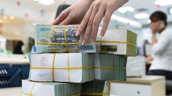 Thanh khoản chịu sức ép, lãi suất qua đêm tăng lên 6,5%/năm